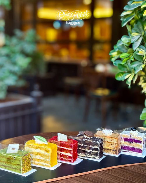 6 pieces of assorted cake